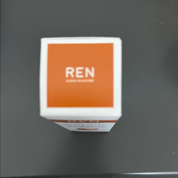 Ren Glycol Lactic Radiance Renewal Mask - Orange - Picture 6 of 7